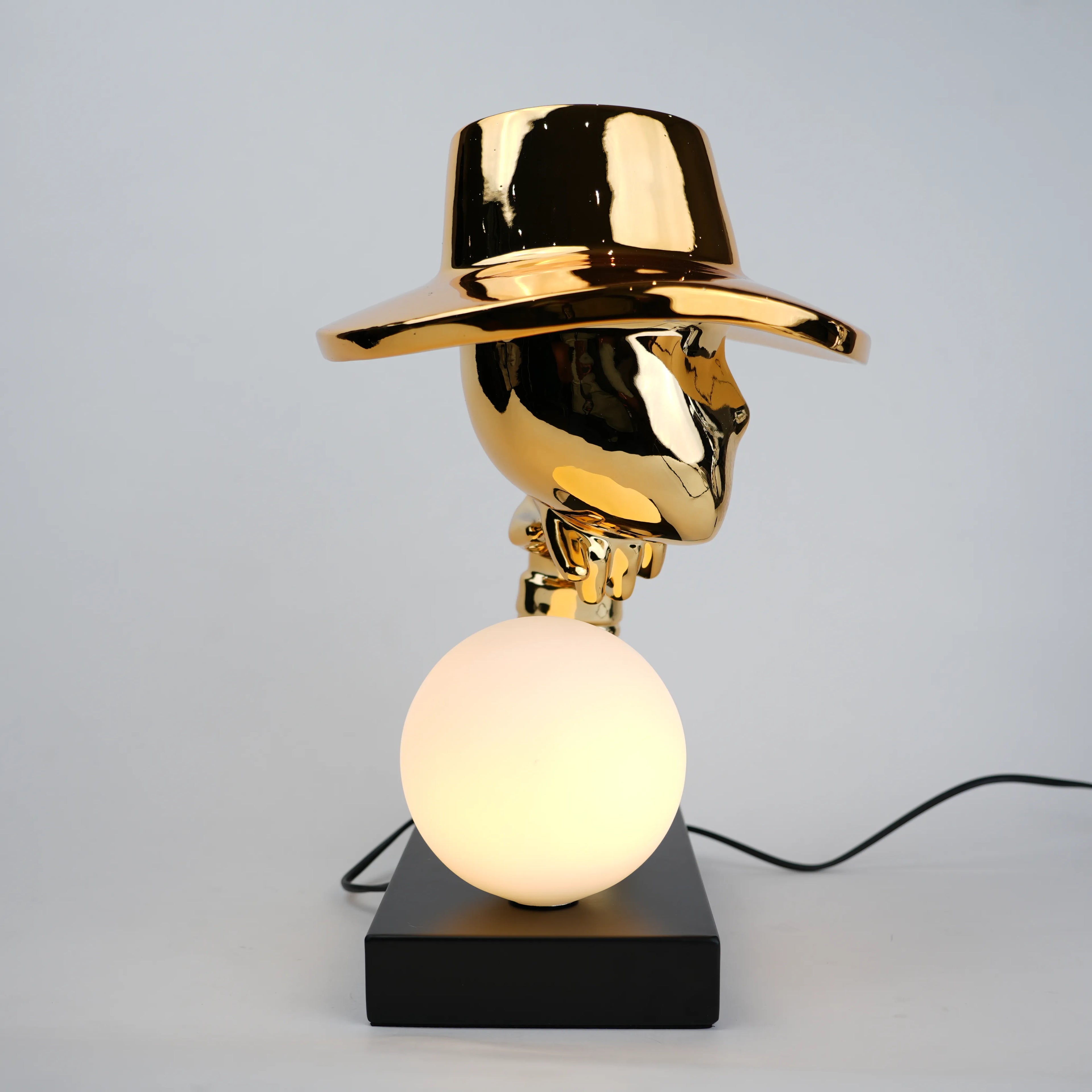 Elegant Hat Lamp Gold