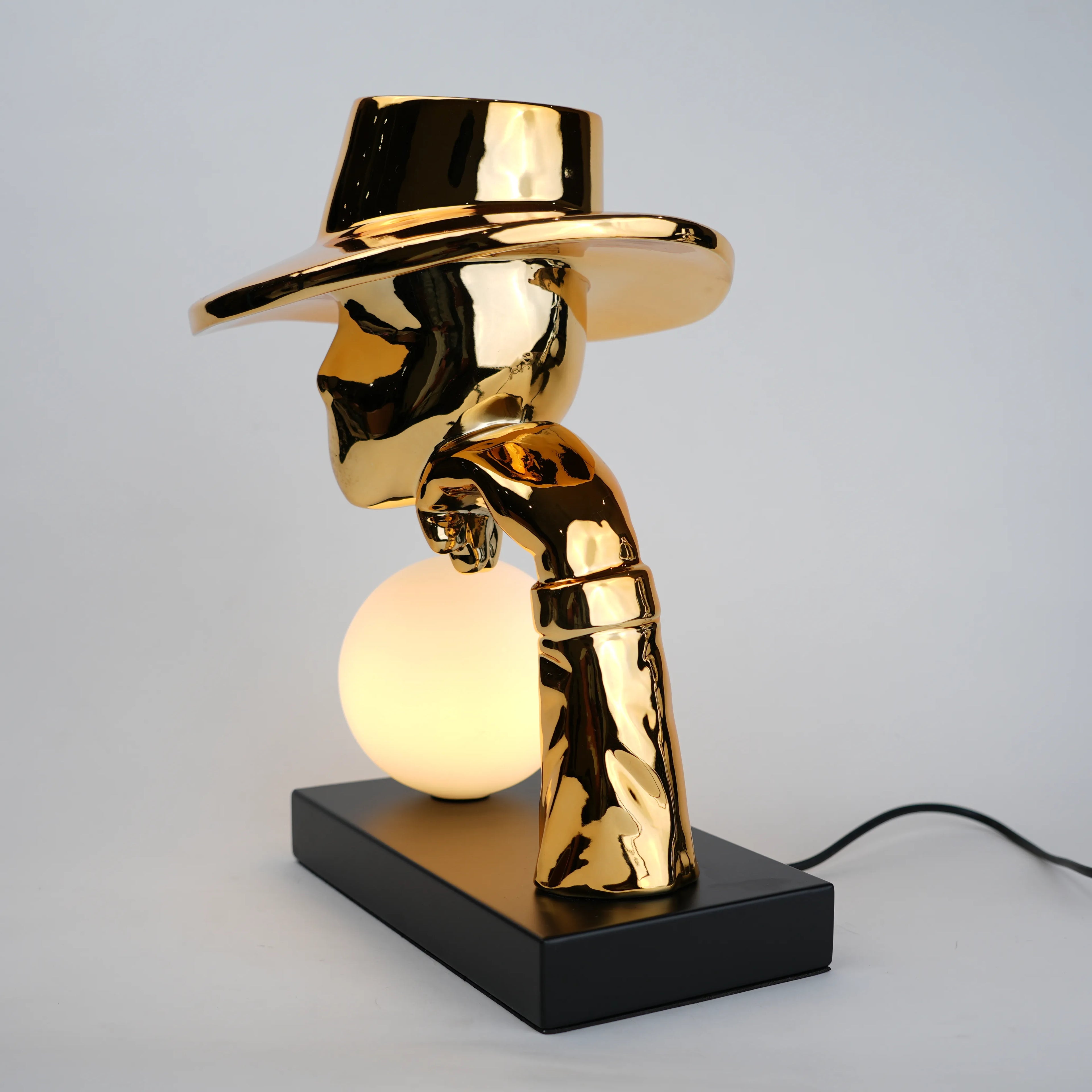 Elegant Hat Lamp Gold