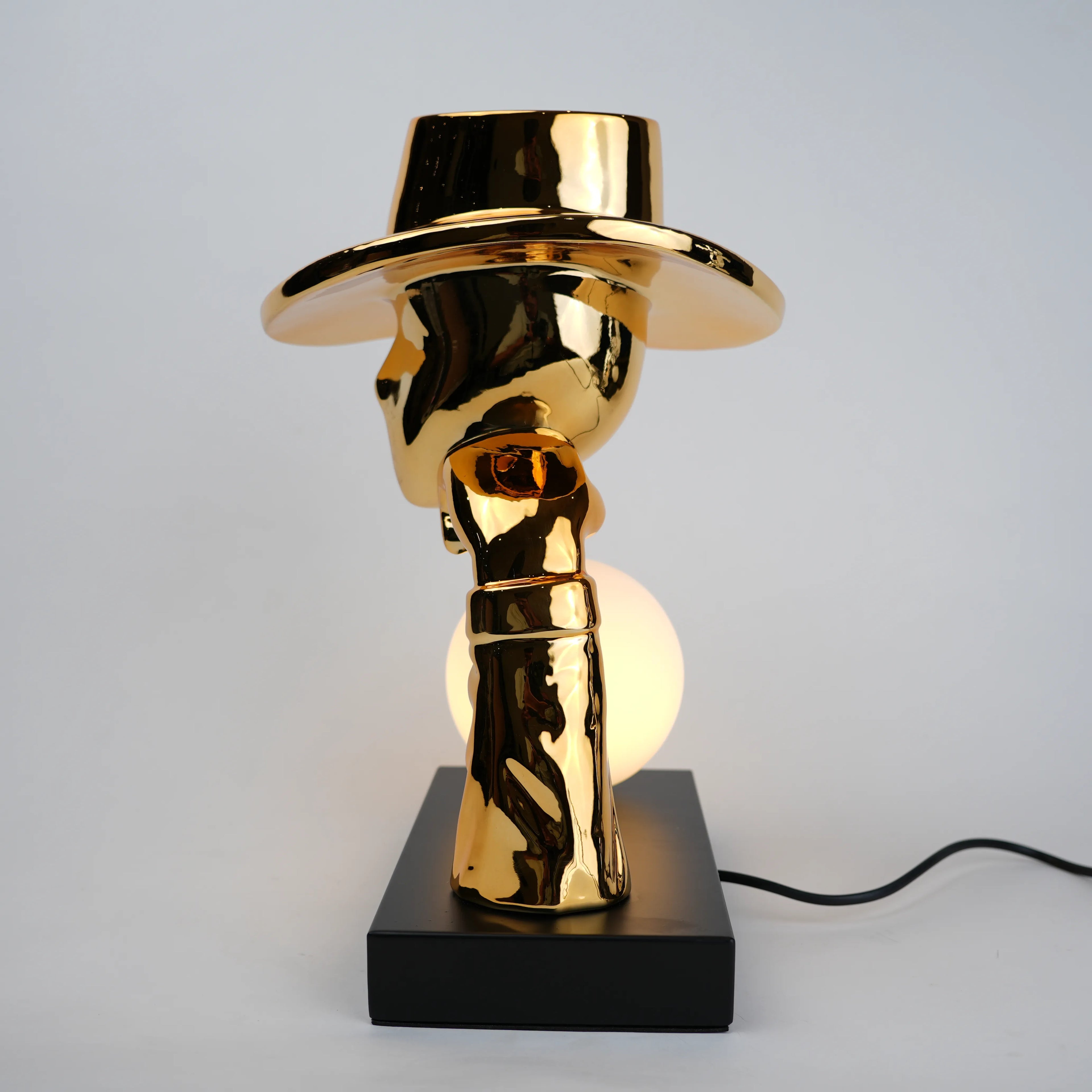 Elegant Hat Lamp Gold